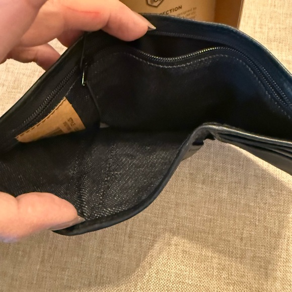 LEVI'S, MENS BLACK TRI FOLD MEN'S WALLET, RFID PROTECTION - Picture 5 of 10